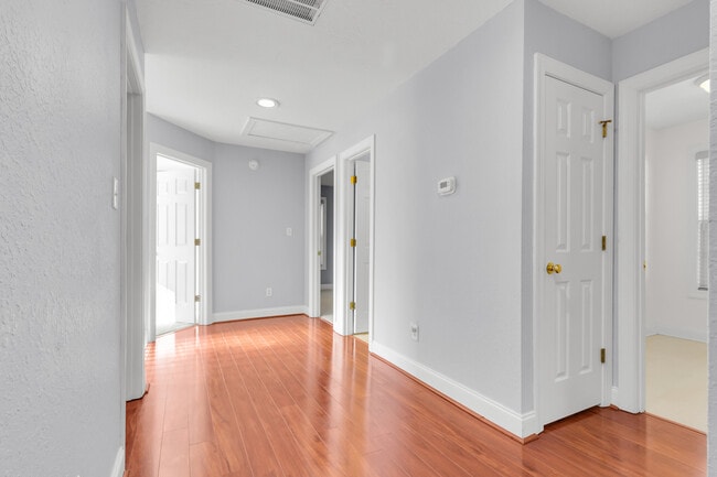 Building Photo - 109 Trinity Dr