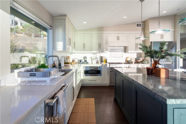 Building Photo - 2192 Crestview Dr