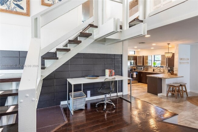 Building Photo - 1501 NE 24th St