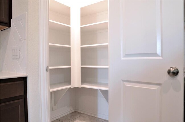 Building Photo - 10702 Balivcar Ct
