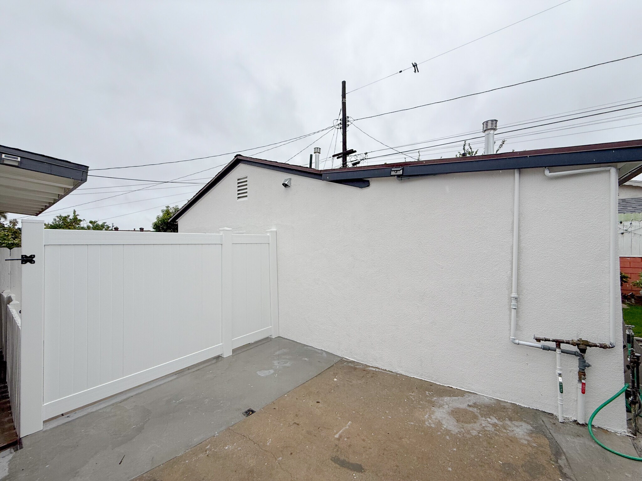 Building Photo - 8525 Wakefield Ave