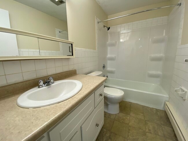 Building Photo - 95 Powers St