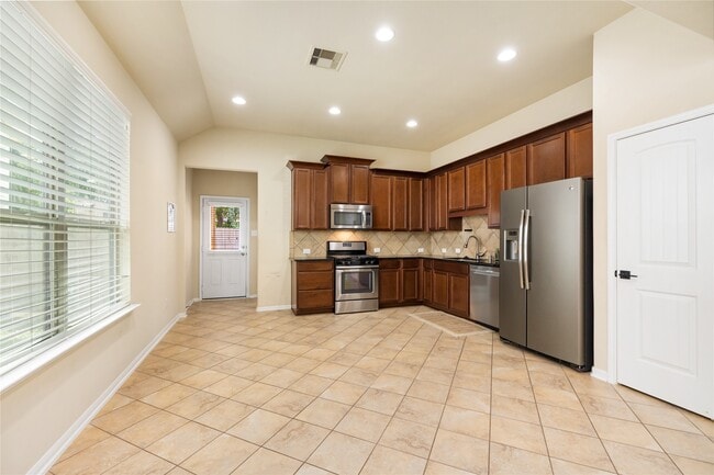 Building Photo - 9420 Savannah Holly Dr