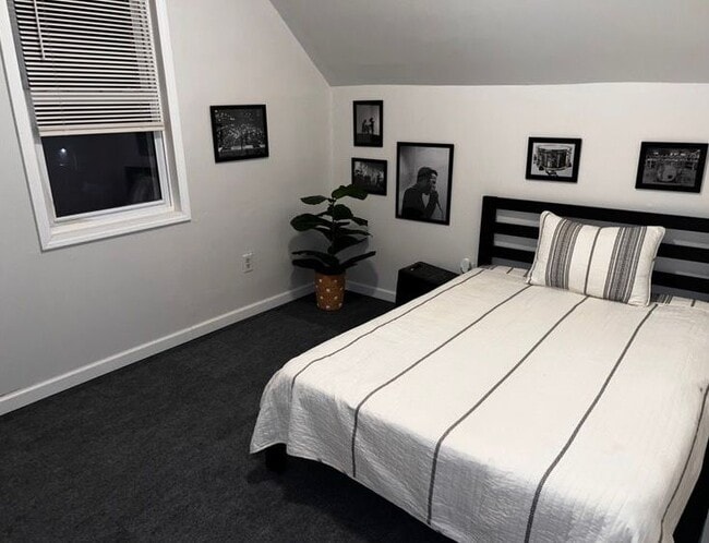 Building Photo - 9156 Elizabeth St