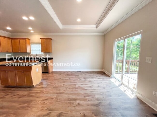 Building Photo - 3-Bed/2-Bath Home with Fireplace and 2-Car Garage/Available Now!