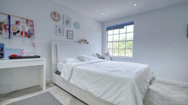 Building Photo - 16388 SW 28th St