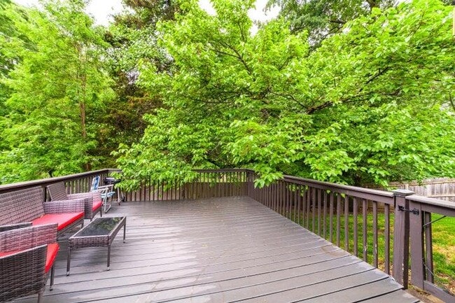 Building Photo - 2801 Shingo Ct