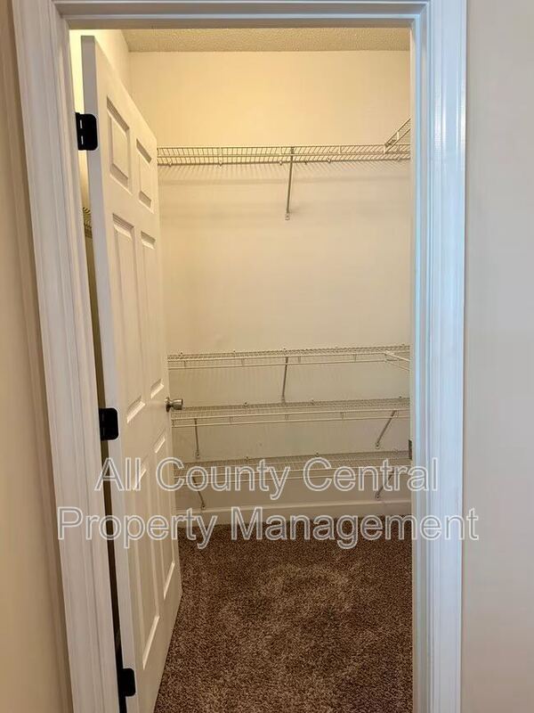 Building Photo - 208 Sterling Oaks Dr