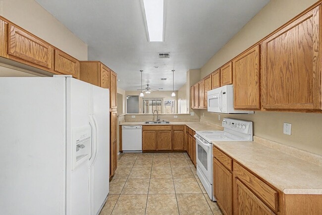 Building Photo - Beautiful Single-Level 3 Bedroom, 2 Bathroom Home in Maricopa