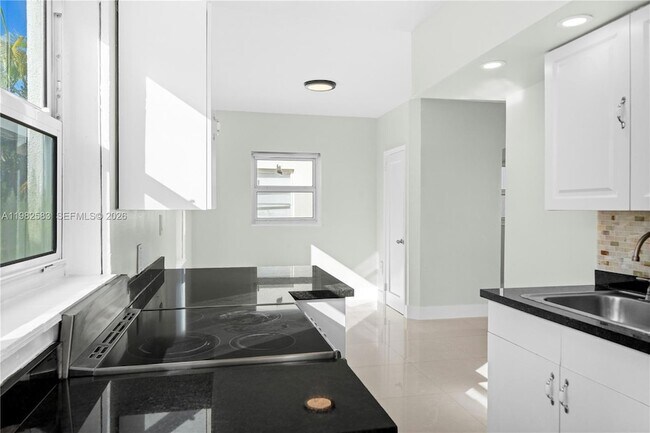 Building Photo - 1203 Marseille Dr