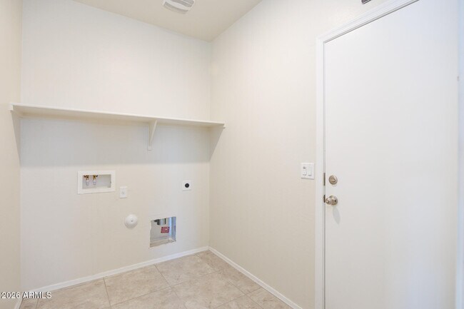 Building Photo - 1075 W Avalon Canyon Dr