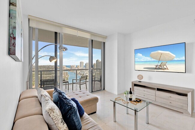 Building Photo - 2602 E Hallandale Beach Blvd