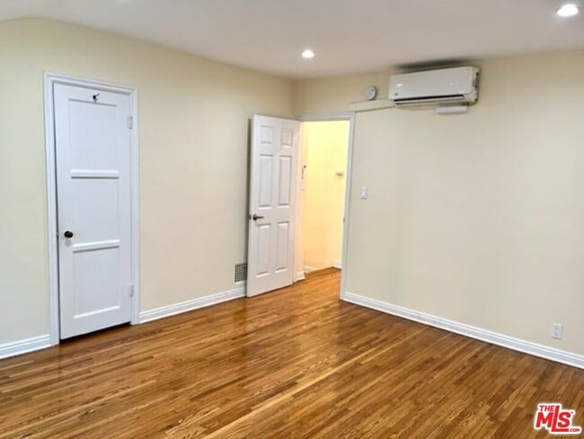 Building Photo - 1727 1/2 Malcolm Ave