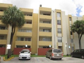 Building Photo - Spacious 2 Bedroom, 2 Bath Condo in Gated Community