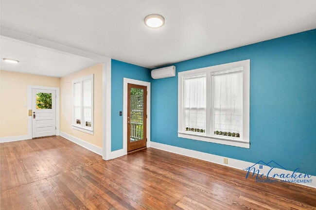 Building Photo - 698 Ashland St