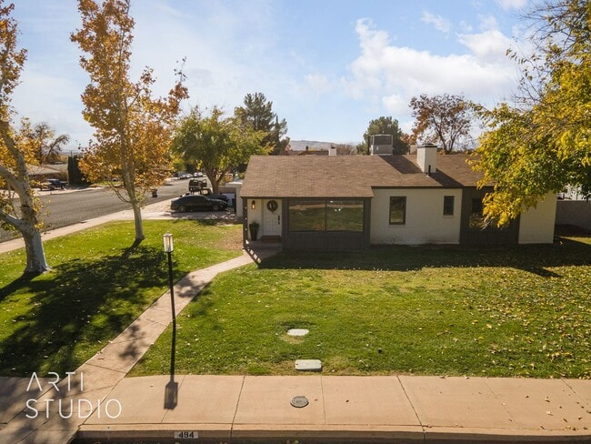 Building Photo - Newly Renovated 3 Bedroom, 2 Bathroom Home...