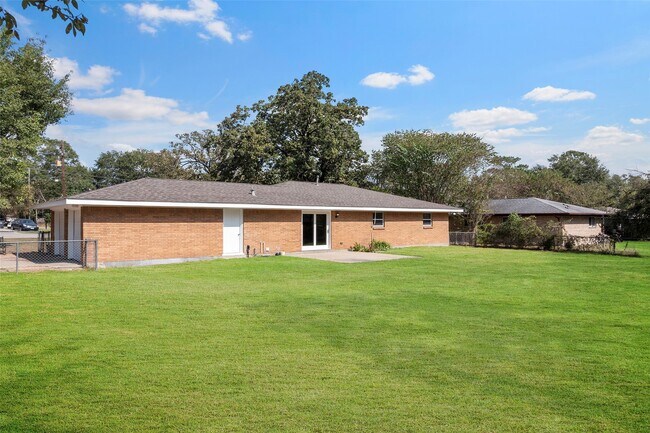 Building Photo - 209 Moss Hill Ln