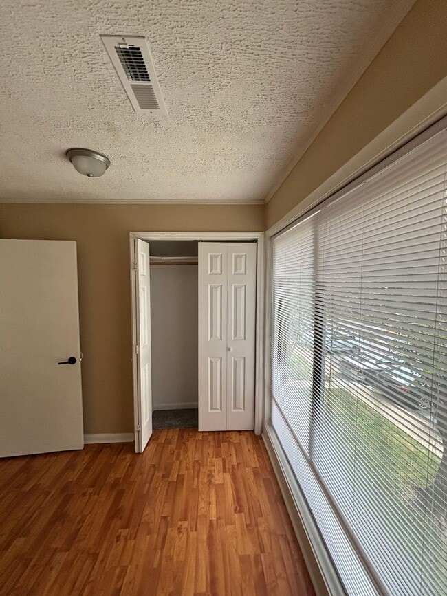Building Photo - New Listing - Don't Miss Out!