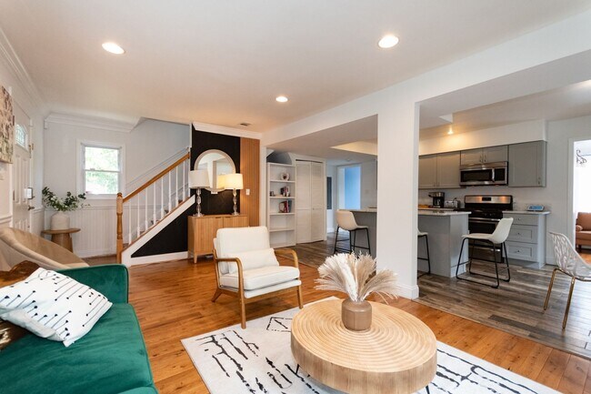 Building Photo - Spacious 5BR House in Takoma Park
