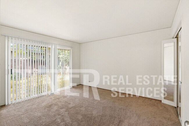 Building Photo - 917 Bell St