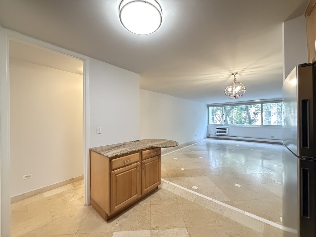 Building Photo - 1442 N Dearborn St