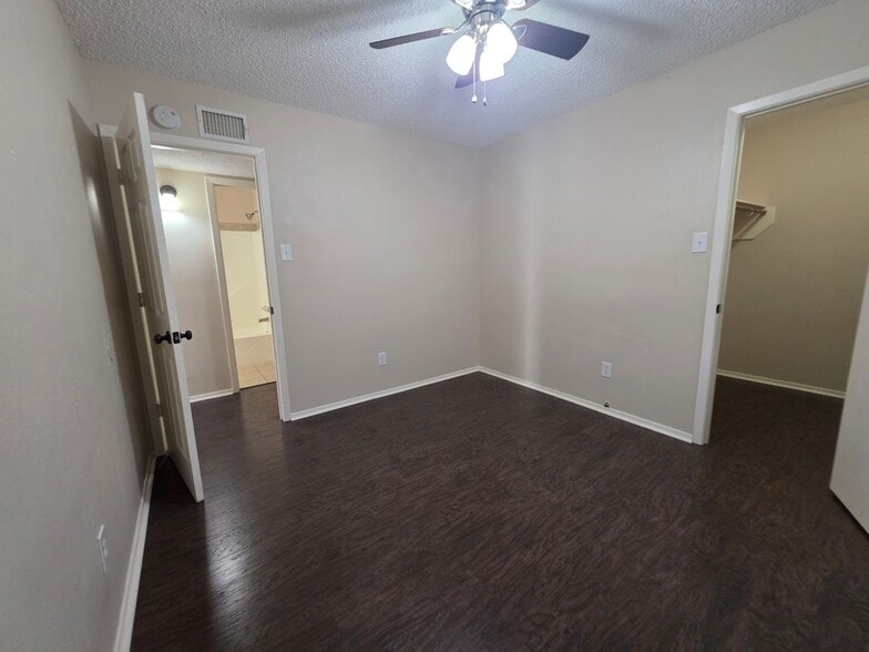 Building Photo - 620 Race St