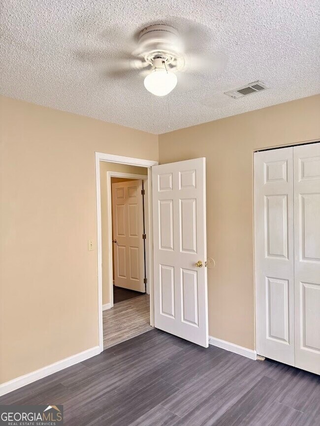 Building Photo - 114 Leeward Ct