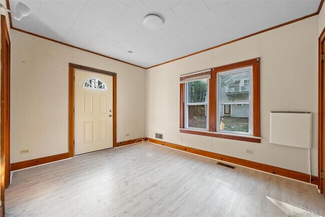 Building Photo - 443 Sackett Lake Rd