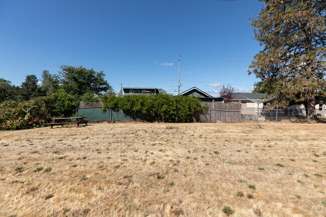Building Photo - 315 N 17th St