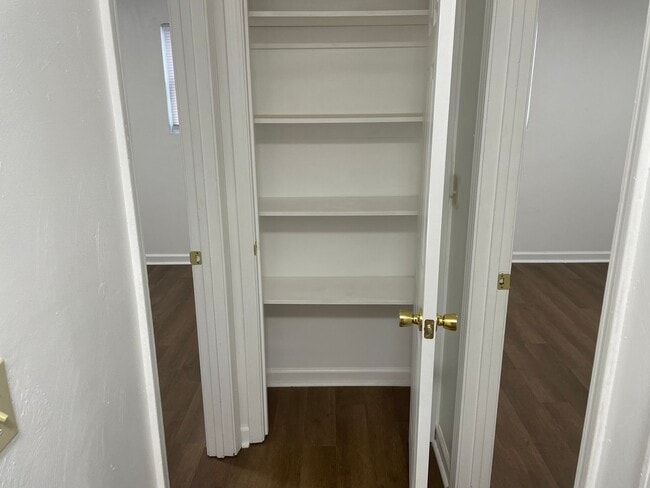 Building Photo - 3 bedroom 1 bath house for rent