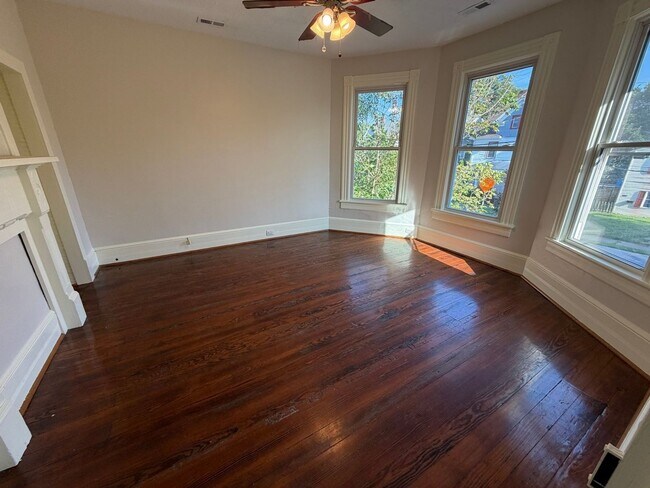 Building Photo - 606 Elm Ave