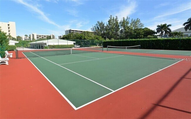 Building Photo - 1050 Longboat Club Rd