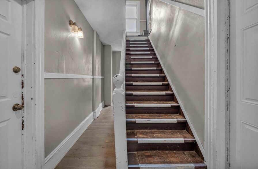 Building Photo - 6729 Forman Ave