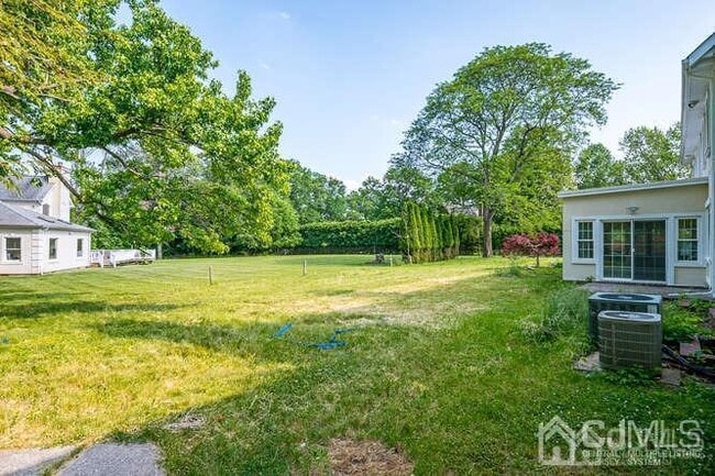 Building Photo - 55 Devon Rd