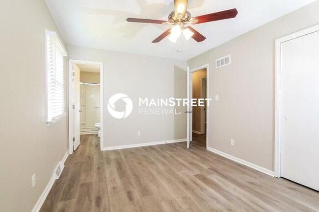 Building Photo - 3 Bedroom Pet-Friendly Home in Parkville, MO with Main Street Renewal
