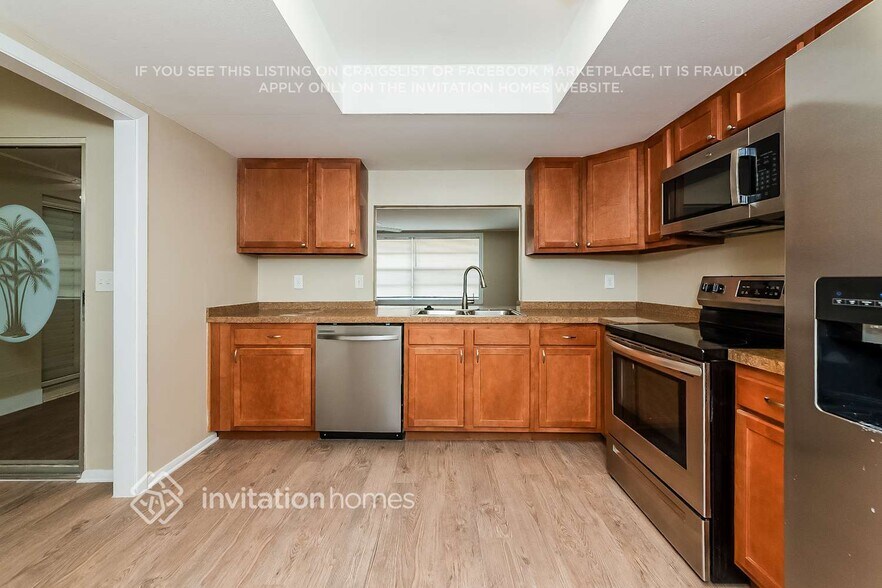 Building Photo - 3218 Oxford Dr W