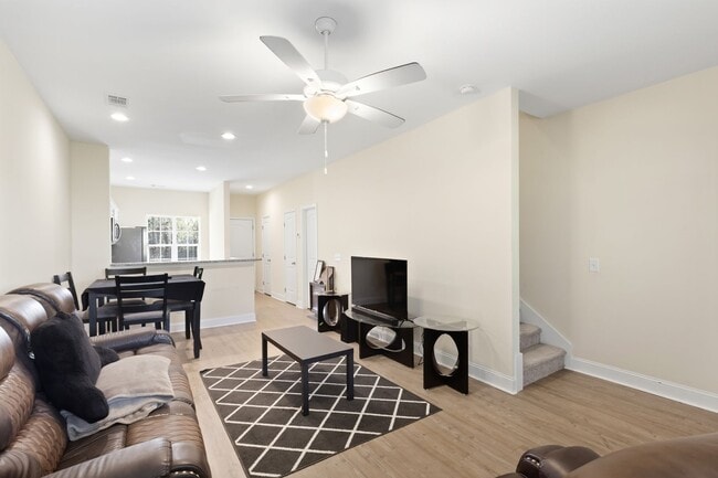 Building Photo - Two Bedroom Townhome