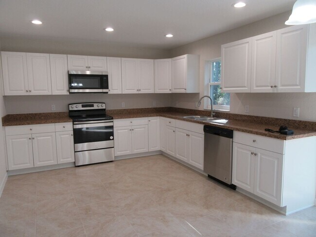 Building Photo - Beautiful home in Silver Springs