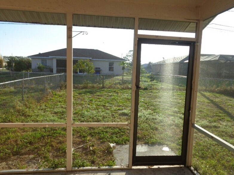 Building Photo - 3809-3811 SW 8th Ct