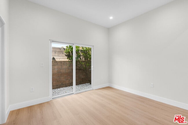 Building Photo - 5127 Don Pio Dr