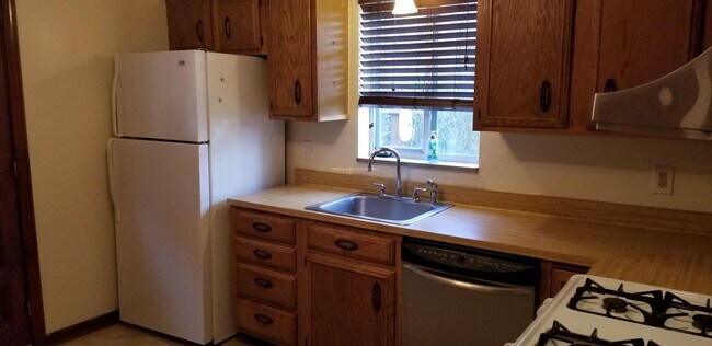 Building Photo - 3 bedroom house for rent in Blawnox