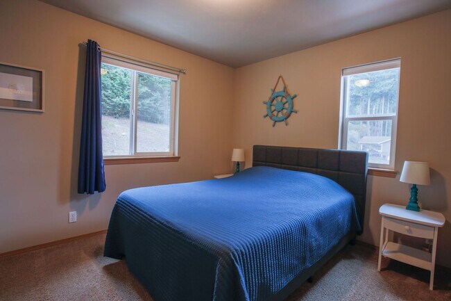 Building Photo - Beautiful Penn Cove View Home and Dog Frie...