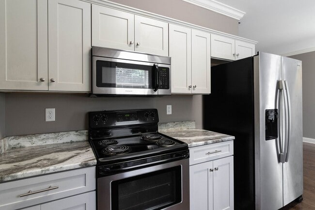 Building Photo - 530 Fifer Cir
