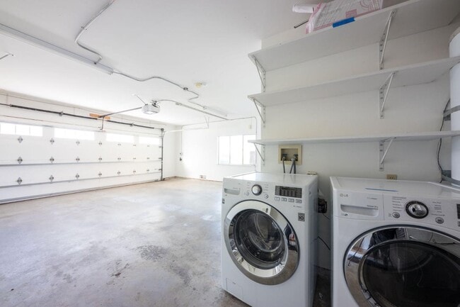 Building Photo - 30 Knightwood Ln