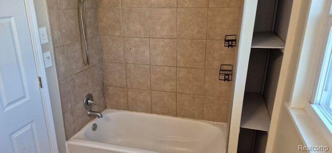 Building Photo - 830 Knowles St