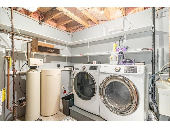 Building Photo - 8345 Grace Ct