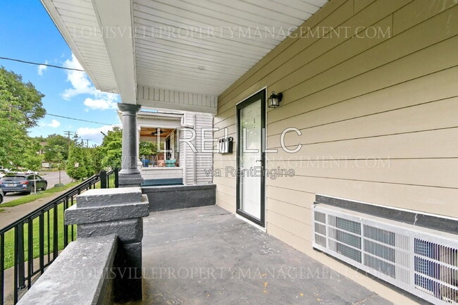 Building Photo - 628 E Oak St