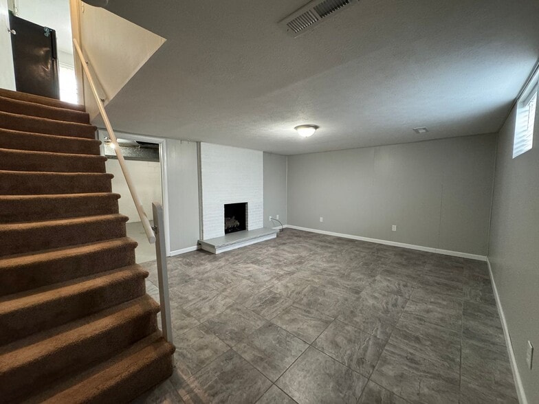 Building Photo - 33 Campbell Dr