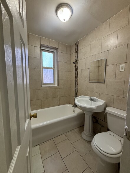 196 Roseville Ave 32 - 205 Roseville Ave