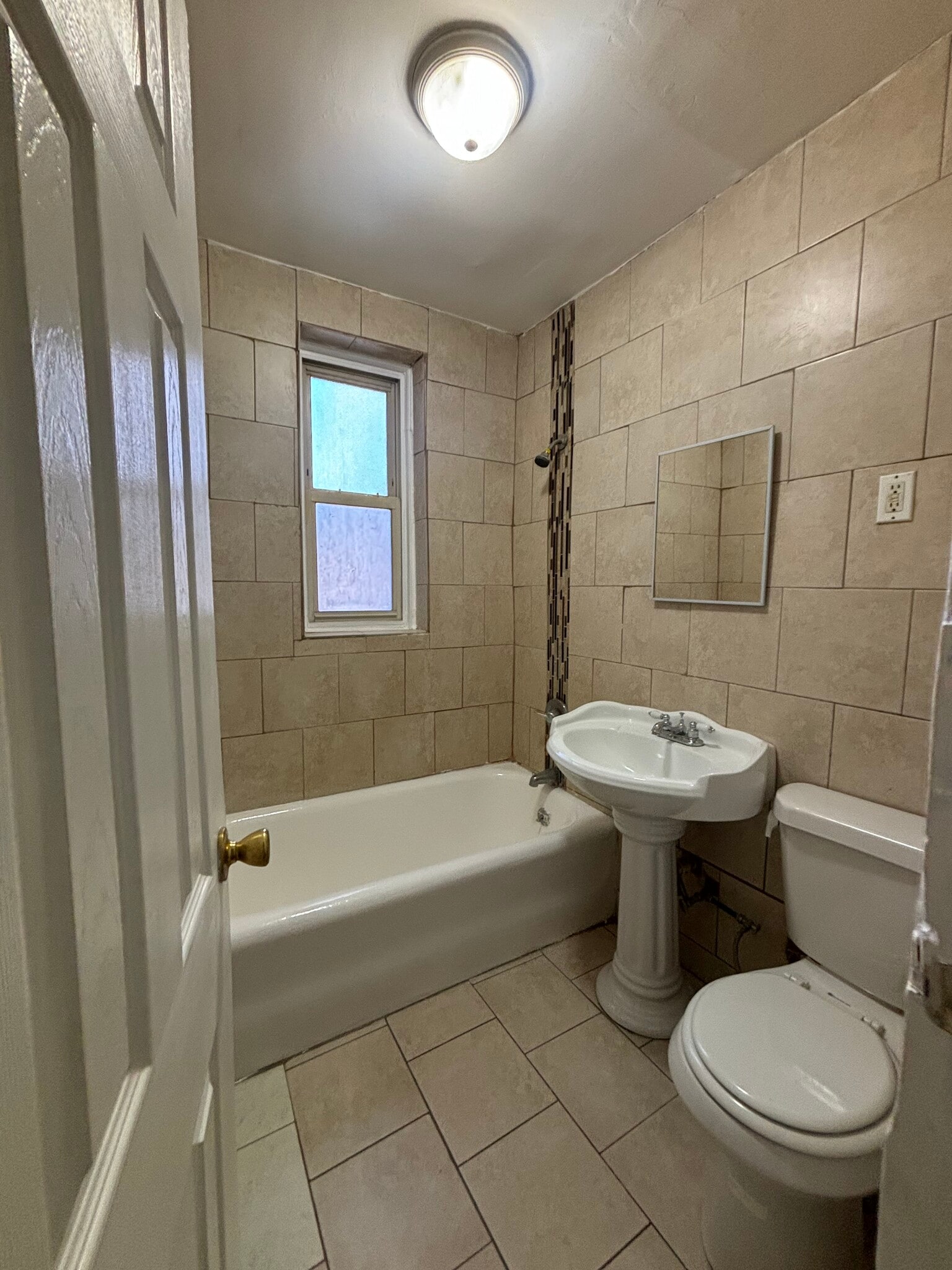 196 Roseville Ave 32 - 205 Roseville Ave